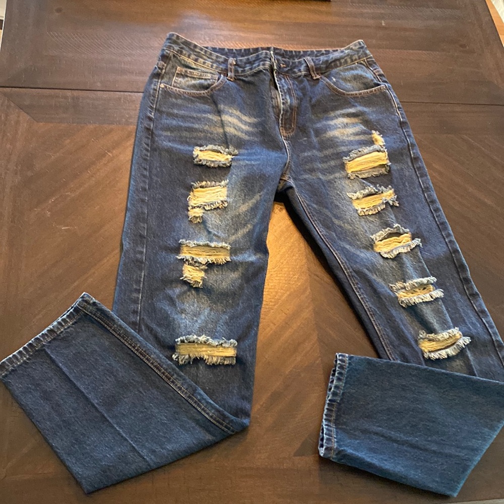 NWOT Distressed Skinny Jeans size 34
